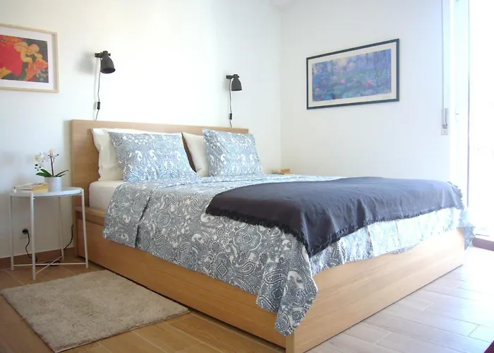 Castle, Terrace And Relax تومار