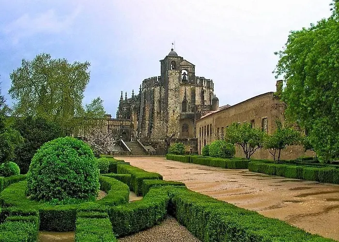 Castle, Terrace And Relax טומאר